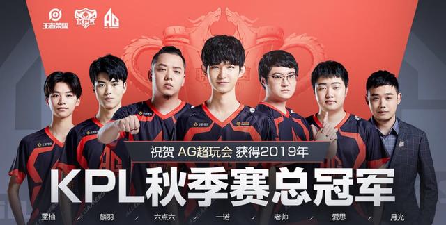 中明亮的灯